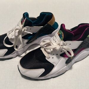 Nike Huaraches Nike youth 5 shoes.